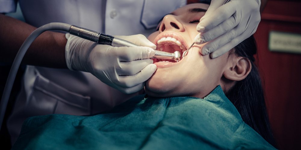 Ošetření zubníko kazu u zubaře.