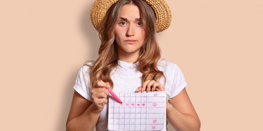 Žena s menstruačním kalendářem.